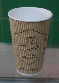中国 熱く/冷たい飲み物のための注文のロゴの絶縁材の Skidproof のさざ波のコーヒー カップ平らなカバー サプライヤー