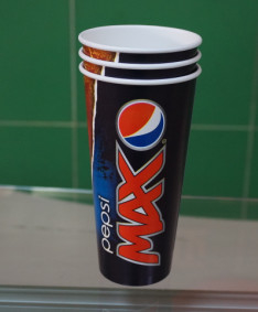 中国 注文の再生利用できる冷たい飲み物の紙コップはジュースの風邪の飲料のためのロゴを印刷しました サプライヤー