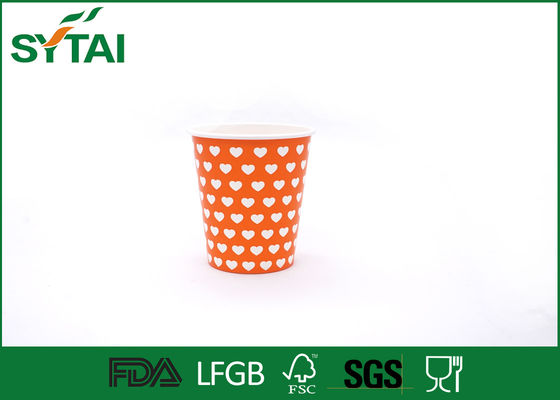 中国 オレンジ色のチャーミングで熱い飲み物の紙コップの使い捨て可能で豪華な設計 サプライヤー